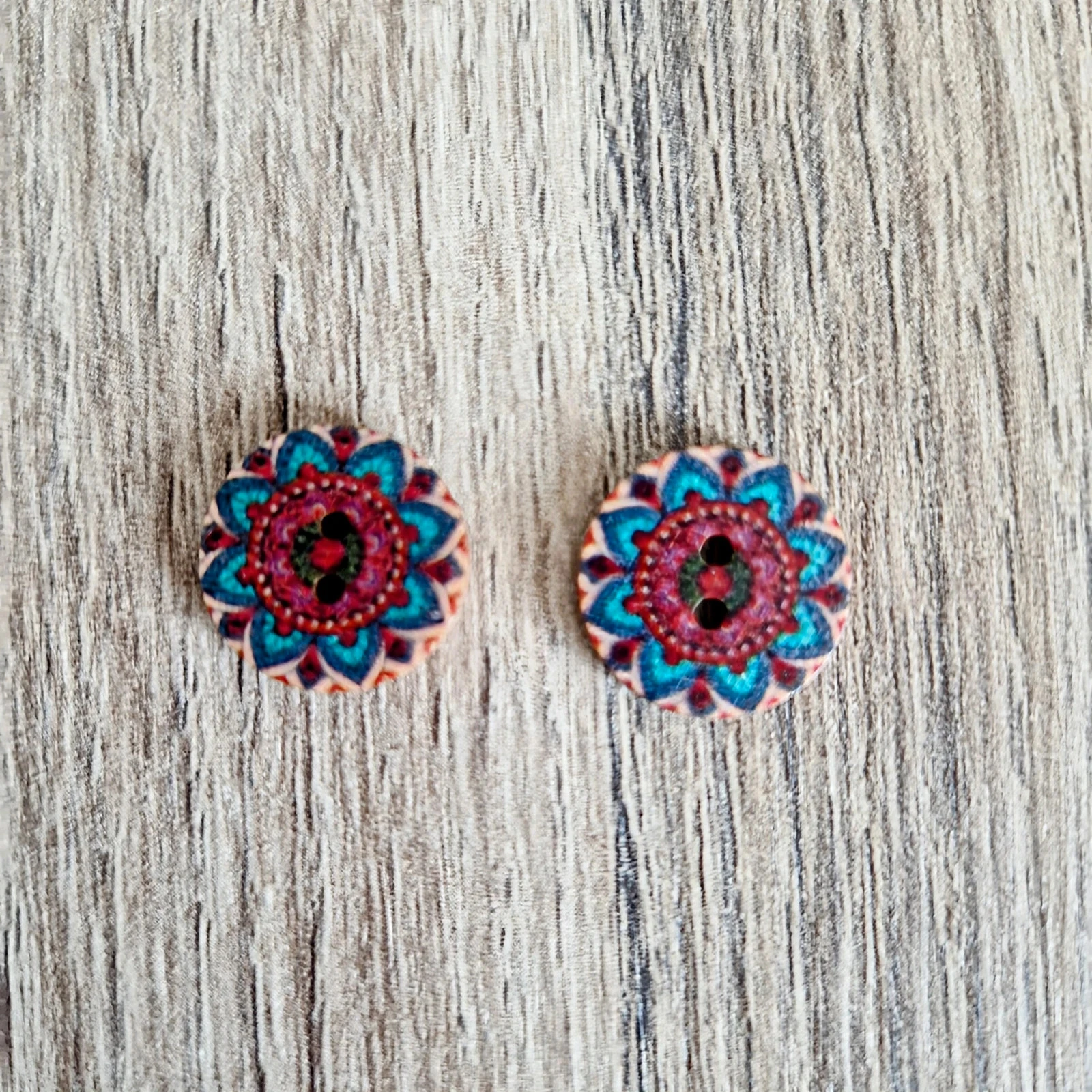 Lot de 2 boutons en bois vintage